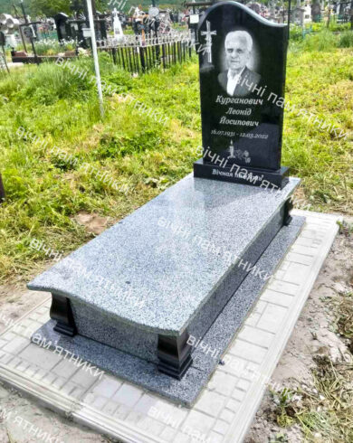 Одинарний пам’ятник з граніту №104
