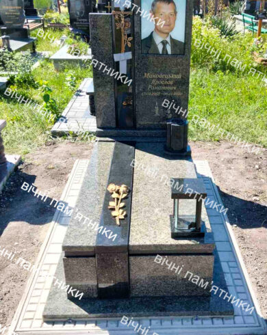 Пам’ятник Європейський з граніту №179