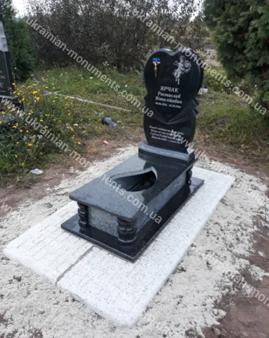 Дитячий пам’ятник з граніту №107