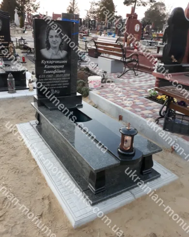 Одинарний пам’ятник з граніту відкритий верх № 131